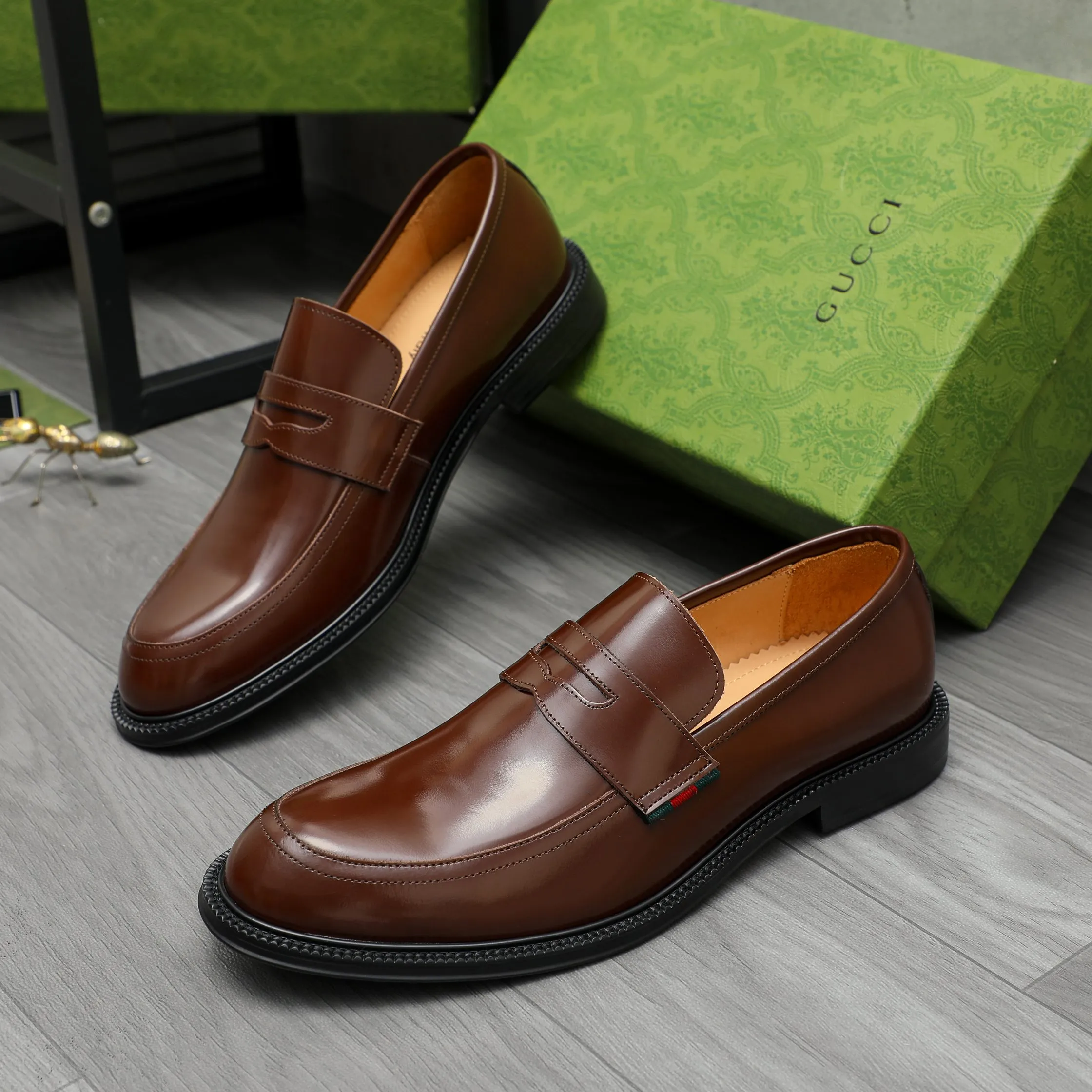 Men's shoes 💰500 Product trademark: GUCCI "Gucci" business slip-on leather shoes Regular size: 38-44 (45.46 custom-made, non-returnable) Product materials: Selected pearlescent cowhide upper, cowhide lining, original rubber outsole